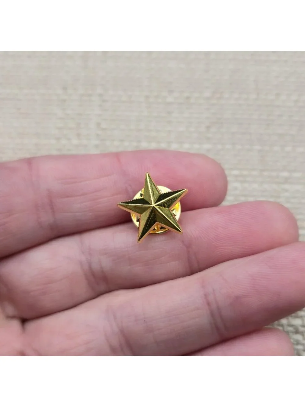 Minimalist 3D Faceted Gold Star Lapel Pin | Classic Metallic Badge Accent A8512